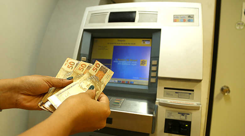 A folha referente a mar&ccedil;o abrange 77,9 mil servidores