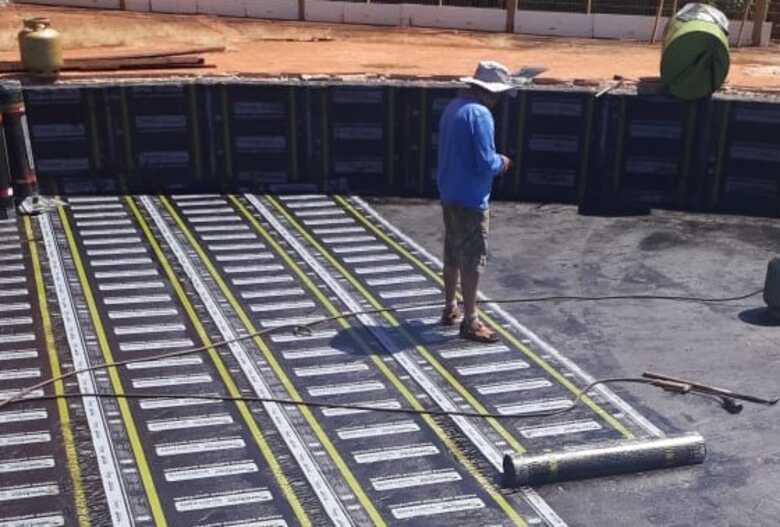 Início da impermeabilização da piscina do Parques Jacques da Luz nas Moreninhas