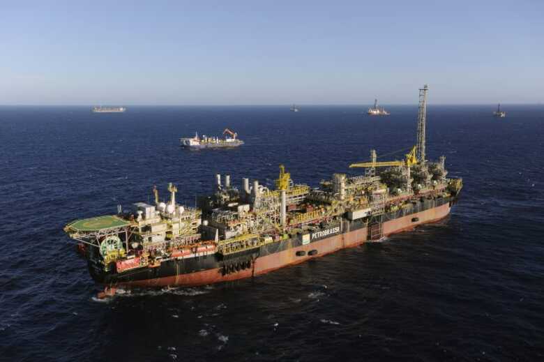 PL muda a distribuição das receitas obtidas com a exploração de petróleo e gás natural em área de pré-sal