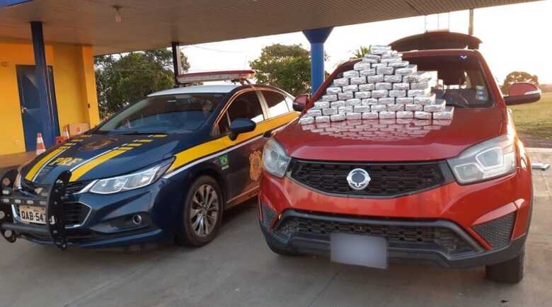 O suspeito relatou ter pego o carro já carregado com o entorpecente na cidade de Santa Cruz, na Bolívia