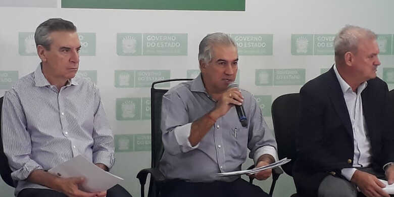 Na foto o Presidente da ALMS Paulo Corrêa, o Governado Reinaldo Azambuja e o Secretario da SES Geraldo Resende, durante coletiva para anuciar medidas contra o coronavírus