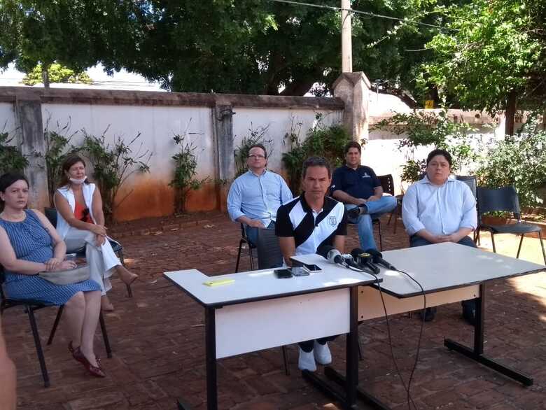 Prefeito de Campo Grande, Marquinhos Trad reuido com diversos representantes do setor comercial da cidade, da câmara municipal, secretários municipais e representantes da justiça
