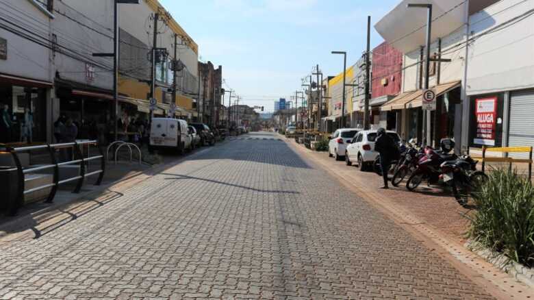 Com poucas pessoas nas ruas de Campo Grande, a redução das vendas no comércio chegam a 50%