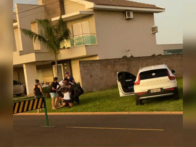 Moradores brigaram ap&oacute;s manobras em alta velocidade dentro do residencial