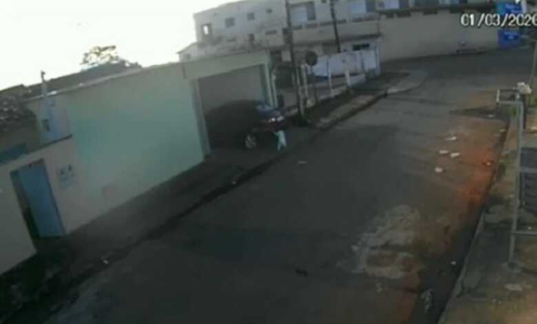 Imagens de câmeras próximas ao local flagraram o momento do susto