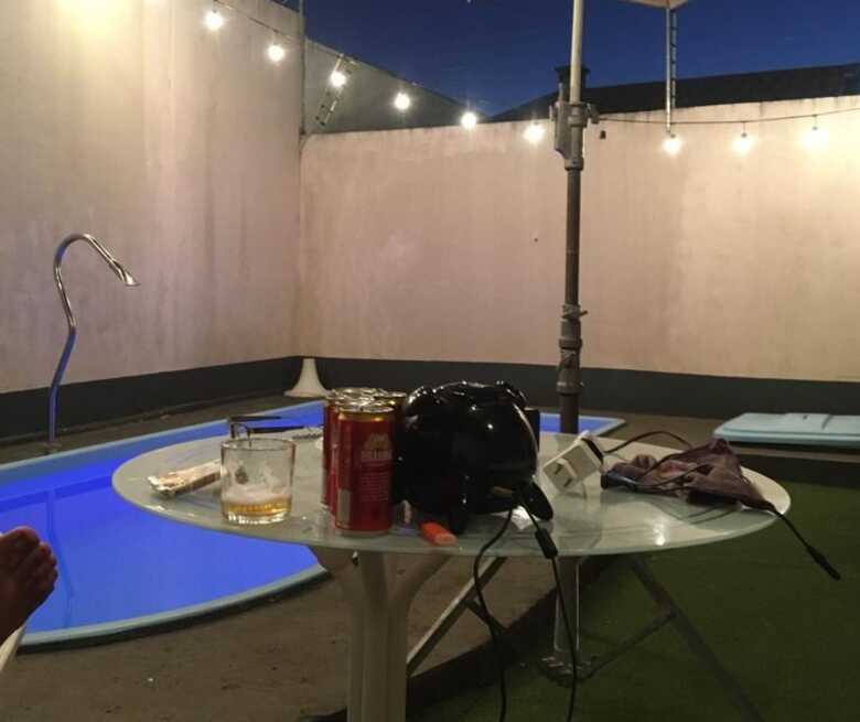 Agora a op&ccedil;&atilde;o &eacute; beber dentro de casa, como na imagem