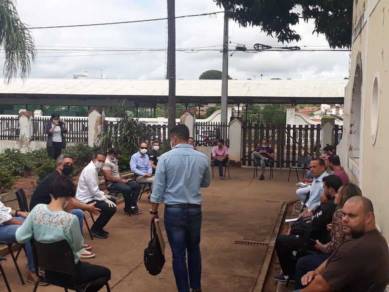 Reunião acontece neste momento na Esplanada Ferroviária