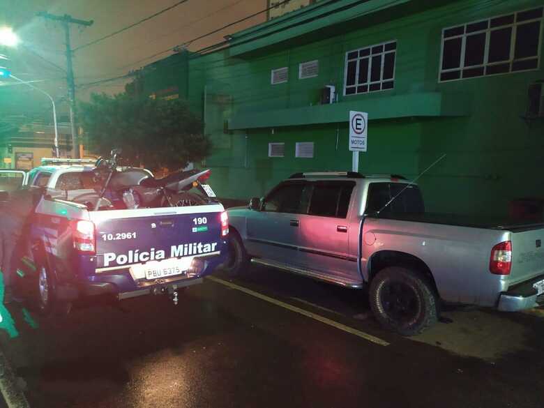 Os dois ve&iacute;culos roubados foram encontrados pela pol&iacute;cia