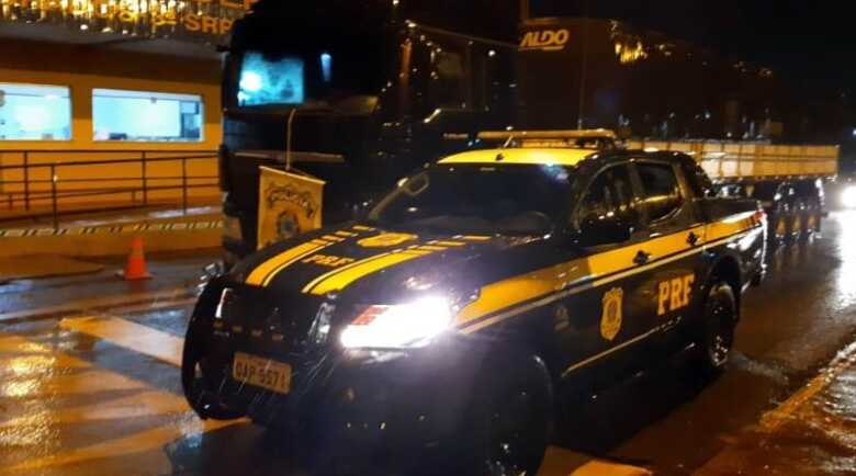 Caminh&atilde;o apreendido com o contrabando