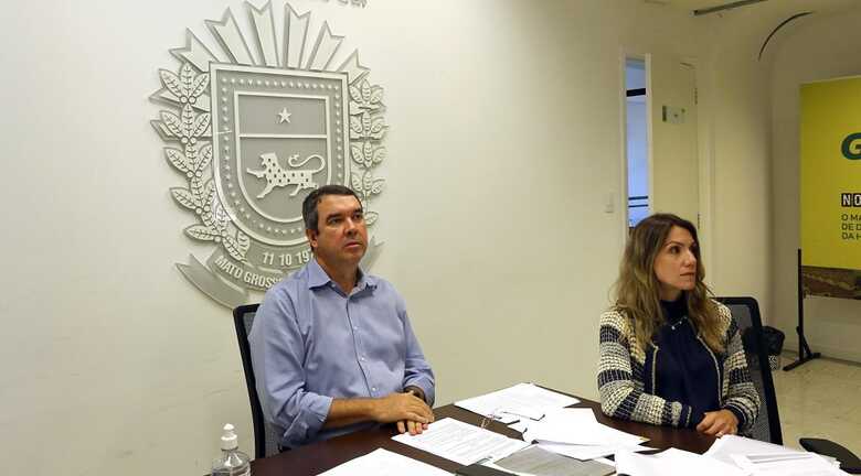 Eduardo Riedel e a procuradora e consultora legislativa, Ana Carolina Ali Garcia