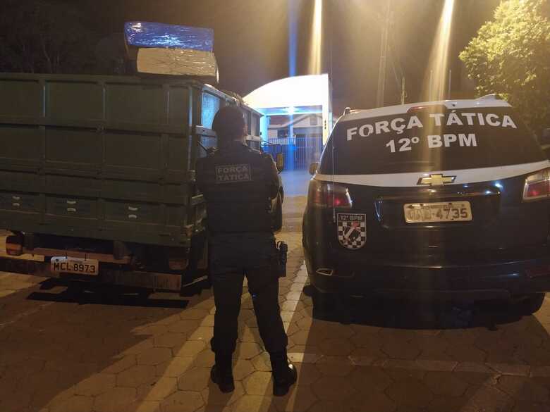 As drogas estavam escondidos na carroceria e no interior do ve&iacute;culo