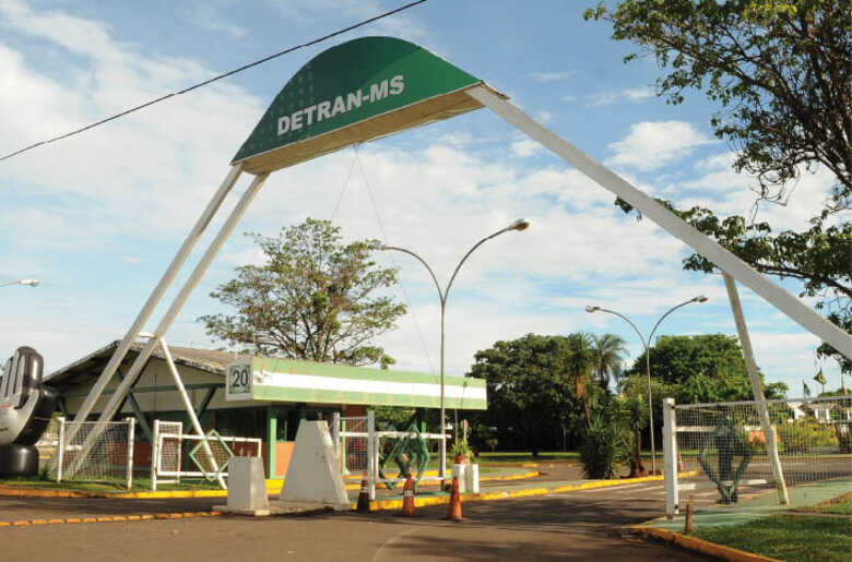 Em casos de d&uacute;vidas, a popula&ccedil;&atilde;o pode entrar em contato atrav&eacute;s do Call Center atrav&eacute;s do 33680500 ou e-mail faleconosco@detran.ms.gov.br