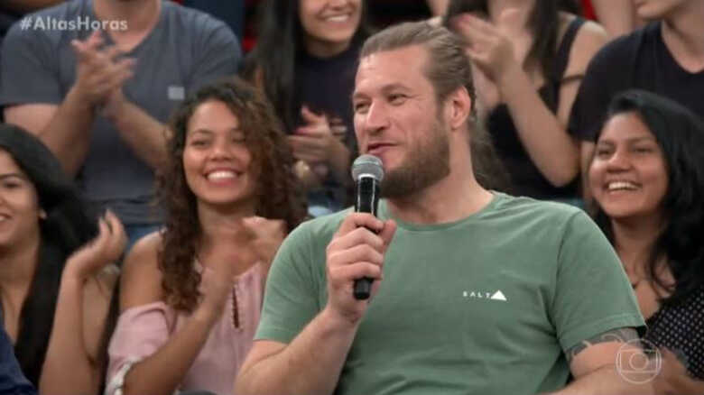 Segundo o outro envolvido na batida, Alem&atilde;o insistiu para que a pol&iacute;cia n&atilde;o fosse chamada, e o agrediu no rosto