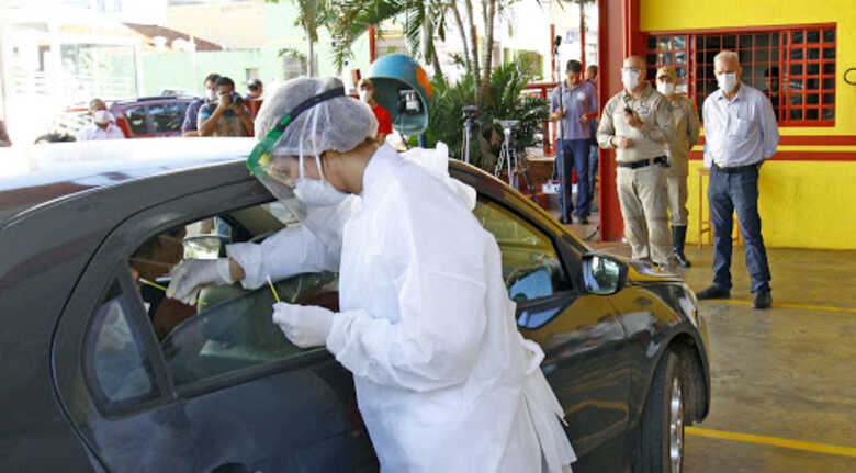 Em Campo Grande, o drive-trhu coronavírus realizou 463 exames, sendo que 10 deles deram positivo para a doença