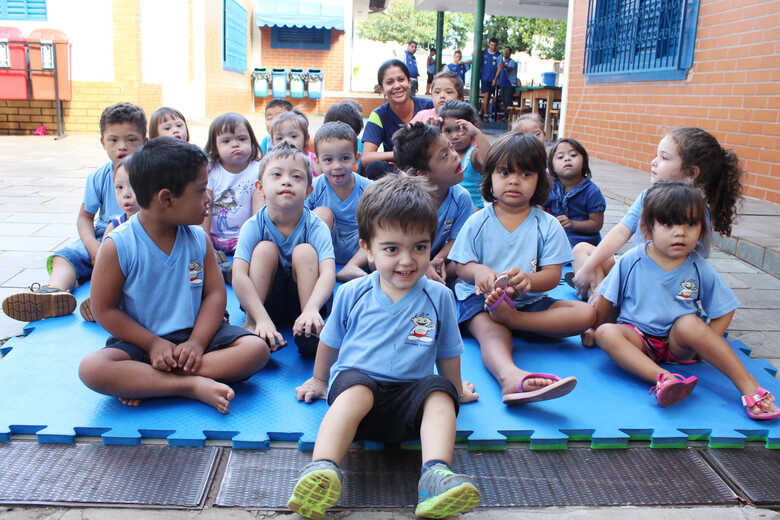 Alunos da Escola Juliano Varela, que irão ser beneficiados com a doação