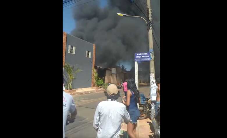 Foram utilizadas sete viaturas para conter as chamas