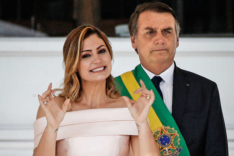 Michelle tem papel simbólico no governo Bolsonaro, porém o presidente que vincular gabinete da esposa à Presidência
