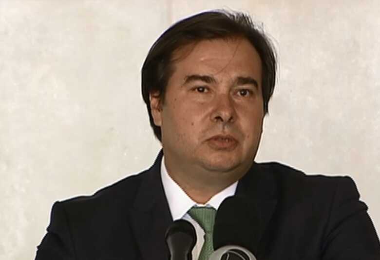 Pela Constituição, cabe à Câmara autorizar o procedimento para verificar se houve crime de responsabilidade do presidente