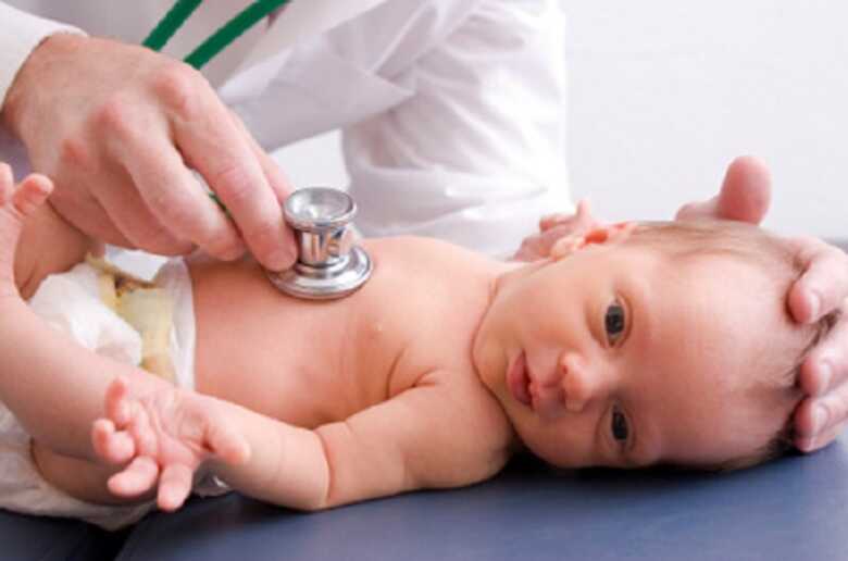 É importante imunizar os bebês, pois o vírus costuma ocorrer nos meses de outono e inverno