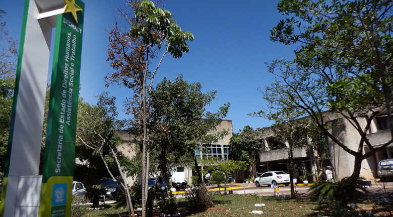 Fachada da Secretaria de Estado de Direitos Humanos, Assistência Social e Trabalho (Sedhast)