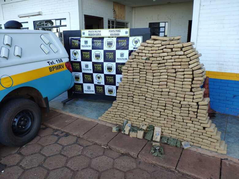 Toda a maconha apreendida durante a abordagem