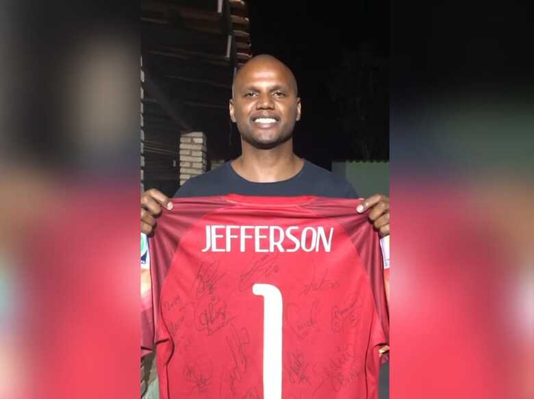 Jefferson de Oliveira publicou o v&iacute;deo do leil&atilde;o em seu perfil oficial do Instagram