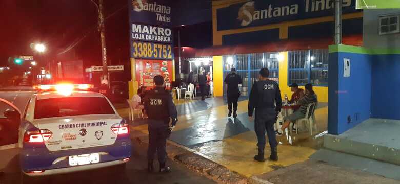 Agentes da Guarda Civil Metropolitana (GCM) durante a opera&ccedil;&atilde;o "Toque de Recolher"