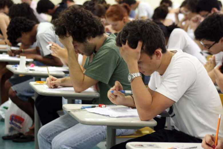 Valor total da d&iacute;vida dos estudantes com o Fies gira em torno de R$ 10 bilh&otilde;es