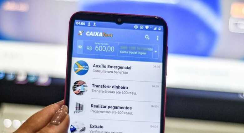 Cidadãos que recebem o benefício pela poupança digital não podem transferir os recursos da segunda parcela para alguma outra conta por meio de DOC ou TED