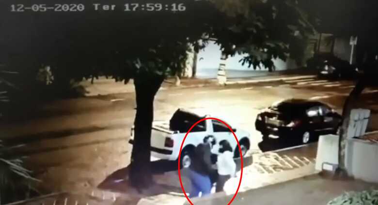 As imagens foram gravdas por uma câmera de segurança