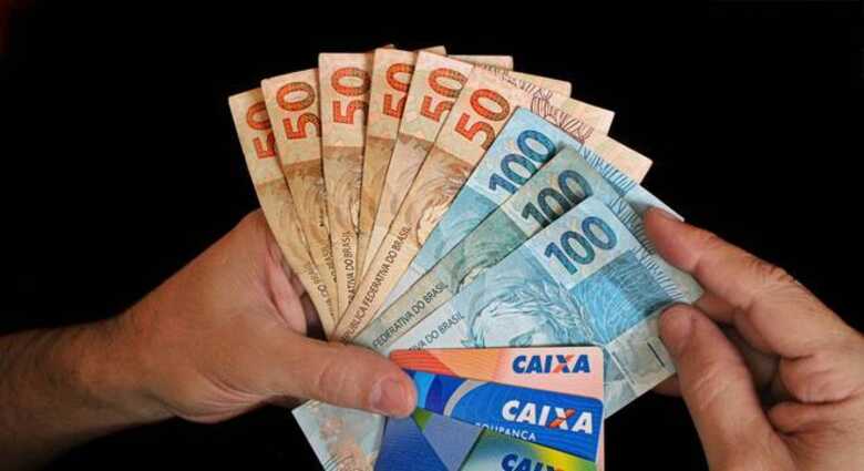 Governo estuda revisar abono salarial para prorrogar auxílio emergencial de R$ 600