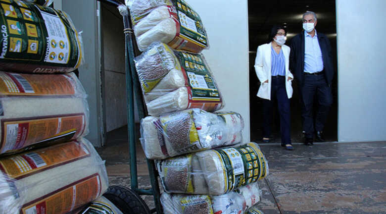 Ao todo, o Governo do Estado comprou 60 mil cestas básicas para distribuir entre os 79 municípios de MS