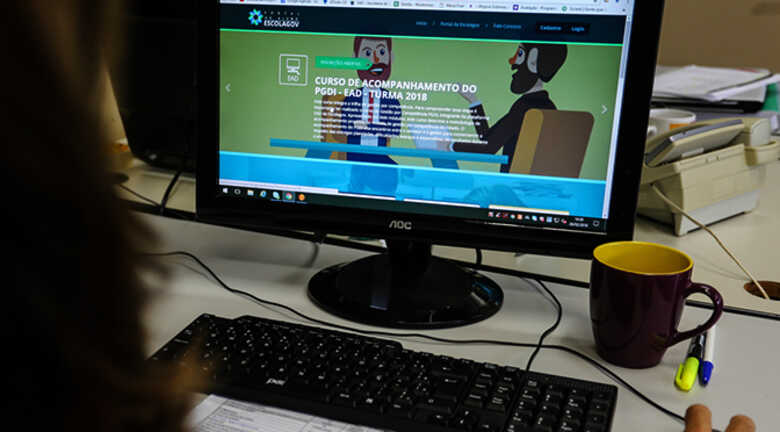 As aulas tamb&eacute;m ser&atilde;o disponibilizadas no canal da Secretaria de Estado de Educa&ccedil;&atilde;o no Youtube