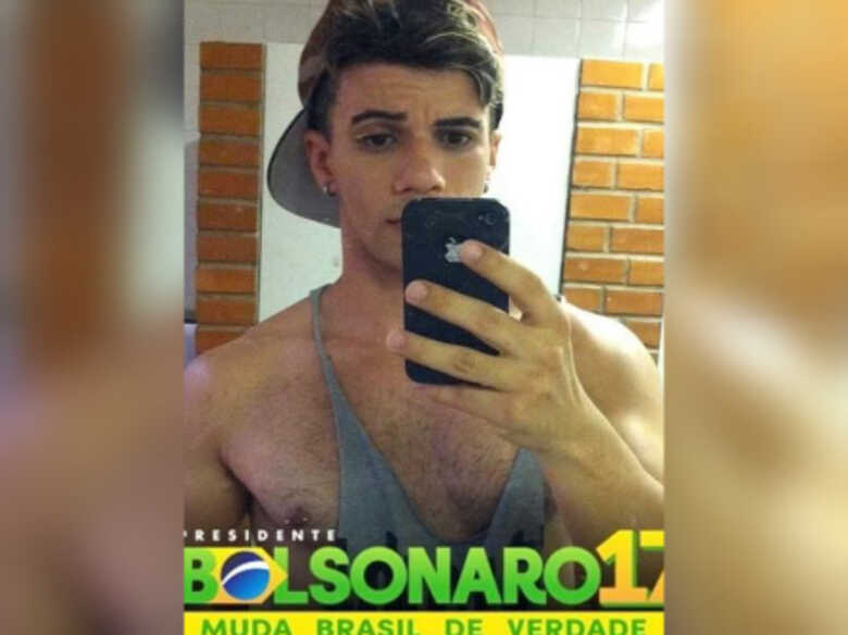 "Conheci Bolsonaro no meu processo de desesquerdização, quando estava me politizando com Olavo de Carvalho"