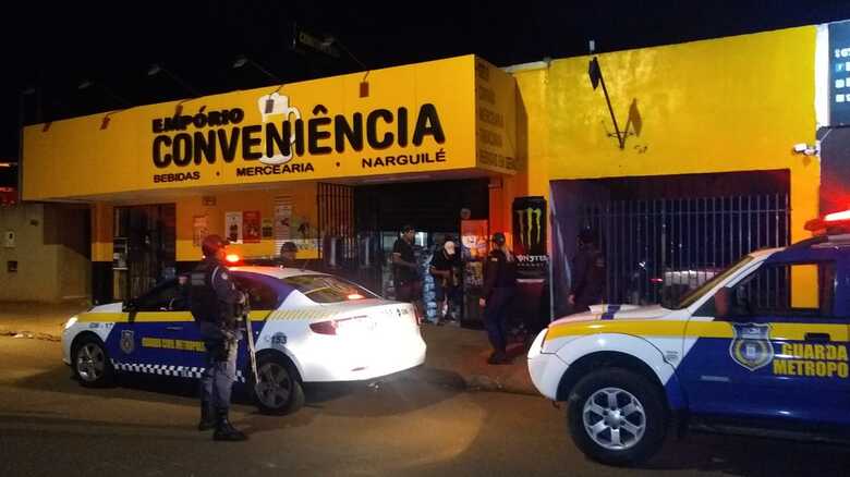 Agentes da Guarda Civil Metropolitana (GCM) durante a operação "Toque de Recolher"