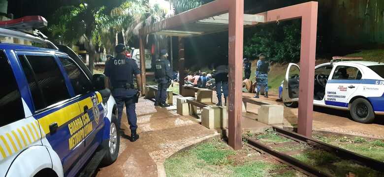 Agentes da Guarda Civil Metropolitana (GCM) durante a opera&ccedil;&atilde;o "Orla Limpa"