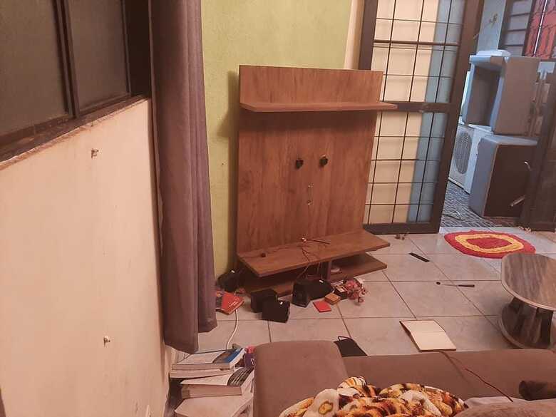 A casa estava com a porta aberta