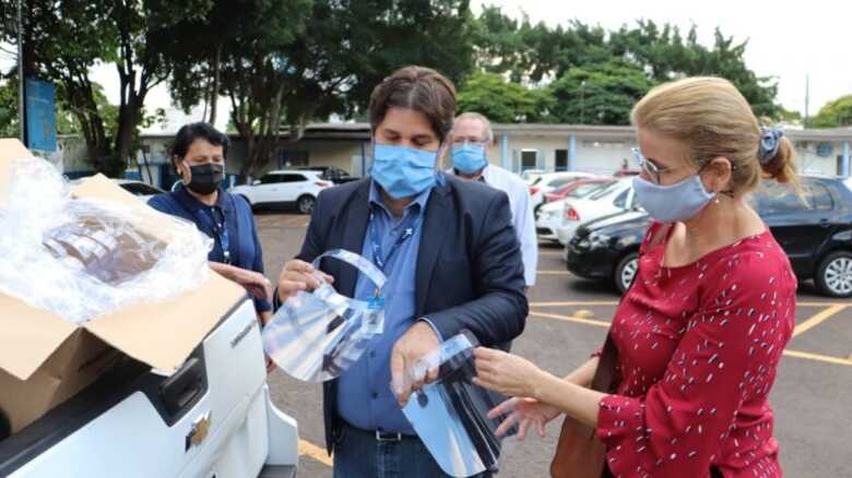 Protetores faciais ser&atilde;o destinados aos profissionais de sa&uacute;de