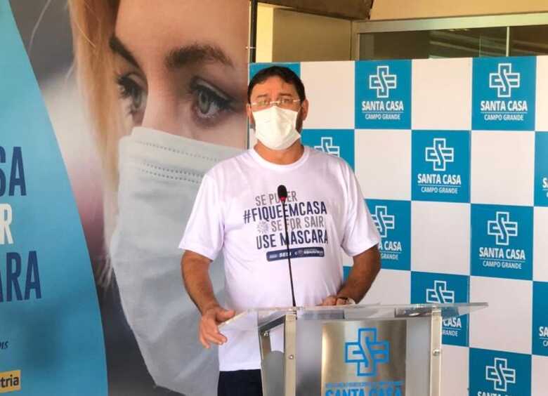 O presidente da Fiems, S&eacute;rgio Longen, esteve na solenidade entregando as m&aacute;scaras