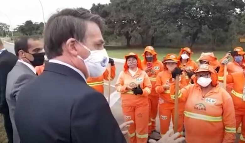 Jair Bolsonaro tamb&eacute;m elogiou a gest&atilde;o do ministro da Sa&uacute;de interino