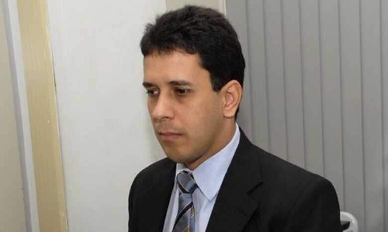 Panoeiro &eacute; doutor em direito pela Universidade de Salamanca, na Espanha e foi o primeiro cego a fazer uma sustenta&ccedil;&atilde;o oral em um tribunal superior