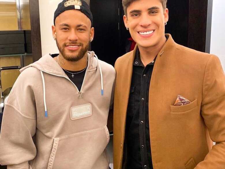 Na foto o jogador Neymar Jr. e seu "padrasto" Tiago Ramos