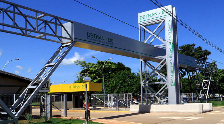 Não é necessário procurar as agências do Detran-MS para emissão do boleto, basta acessar ao site ou baixar o aplicativo