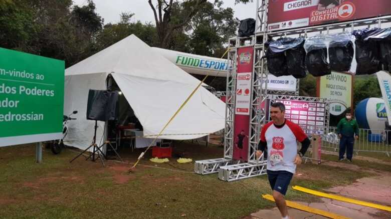 O secretário de Estado de Governo e Gestão Estratégica, Eduardo Riedel, participou da Corrida Digital na manhã desta sexta-feira