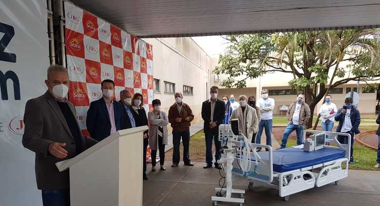 Secretário de Estado de Saúde, Geraldo Resende, participou do ato de entrega dos leitos e equipamentos ao Hospital Universitário
