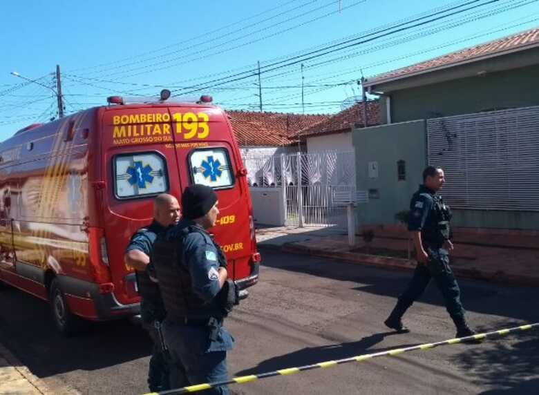A casa da v&iacute;tima, segundo a PM, estava trancada e toda revirada