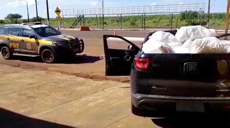 A droga foi pesada e constatou se tratar de 498,7 Kg de maconha