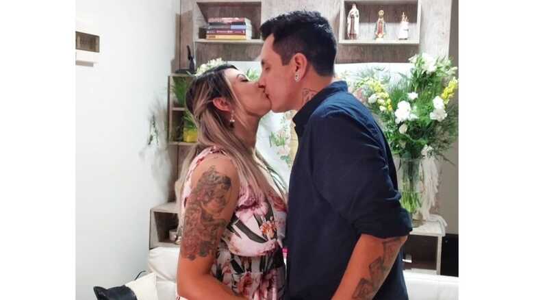 Sara e Giovane Rodrigues durante pedido de casamento