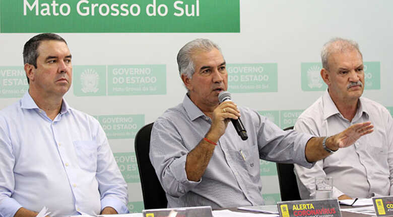 Sercetário de Governo, Eduardo Riedel, governador Reinaldo Azambuja e secretário estadual de Saúde, Geraldo Resende