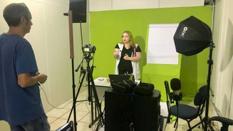 Mais de 480 professores da Reme se inscreveram para gravar os primeiros v&iacute;deos